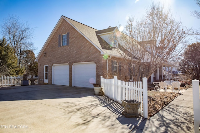352 Rutherford Dr, New Tazewell, TN 37825 - view of side of home featuring a garage