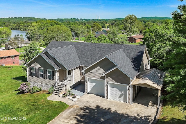 view of front facade with a garage and a front yard