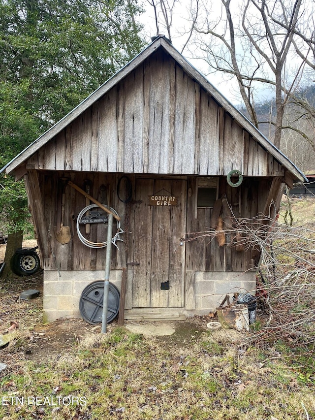 view of outdoor structure