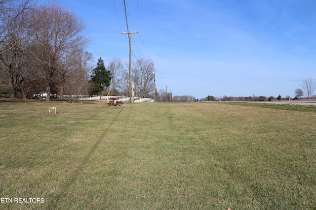 view of yard featuring a rural view