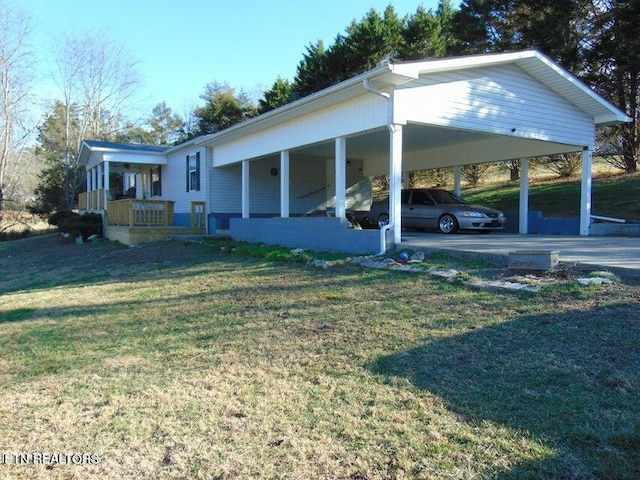 view of front of house featuring a carport, a front yard, and covered porch