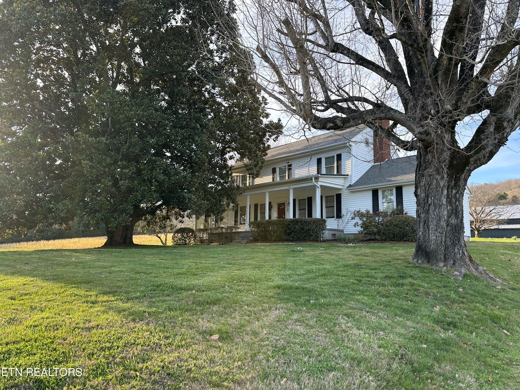 view of front of home with a front yard