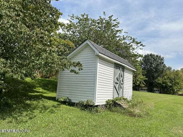 view of shed / structure with a lawn