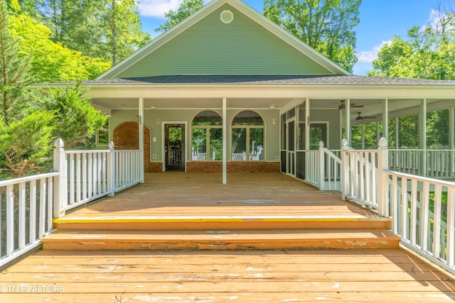 deck with ceiling fan