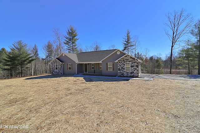 view of front of property