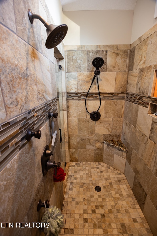 bathroom featuring tiled shower