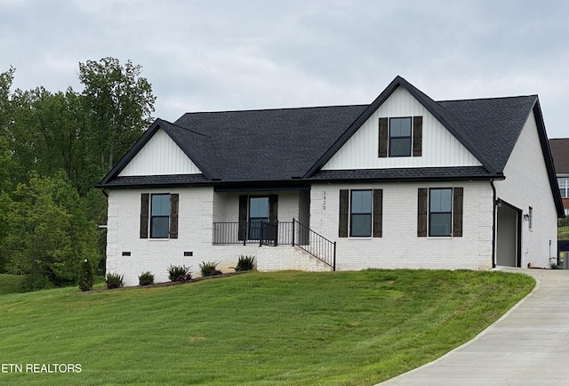 view of front facade featuring a garage and a front lawn