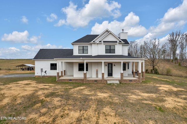 view of front facade featuring a front yard and covered porch