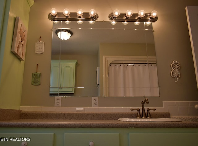 bathroom with a shower with curtain and vanity