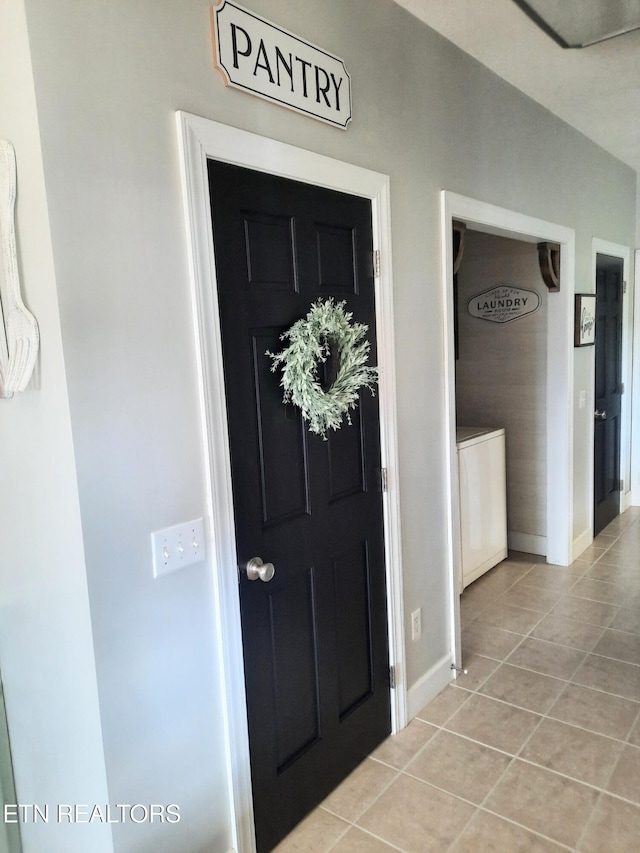 entrance to property featuring washer / clothes dryer