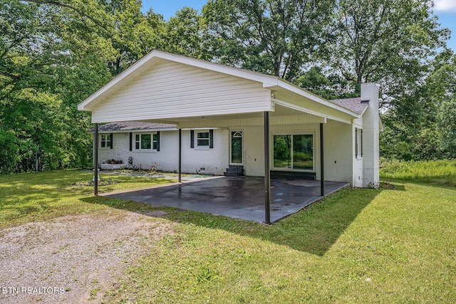 back of house featuring a yard