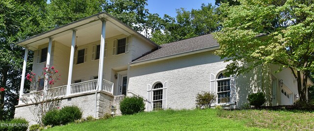 exterior space featuring a yard