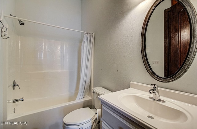 full bathroom with shower / tub combo with curtain, vanity, and toilet