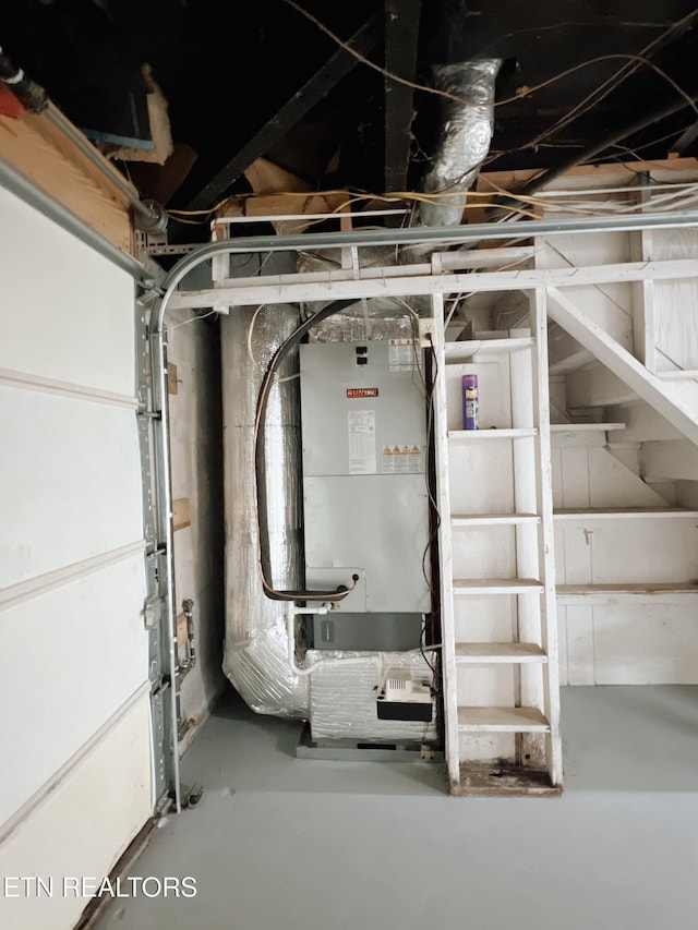 555 Lake Ln, New Tazewell, TN 37825 - view of utility room