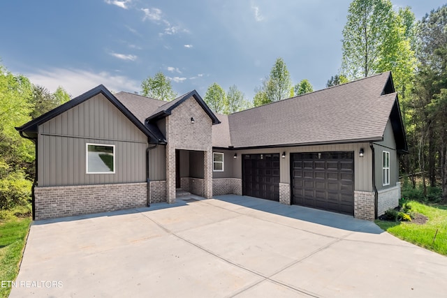 view of front facade with a garage