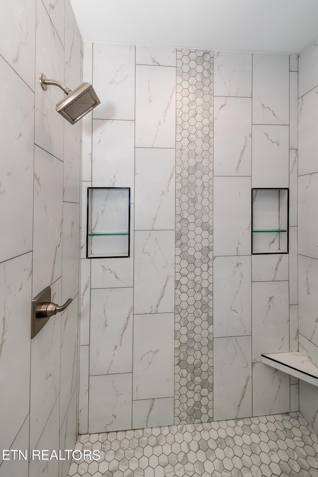 bathroom featuring tiled shower