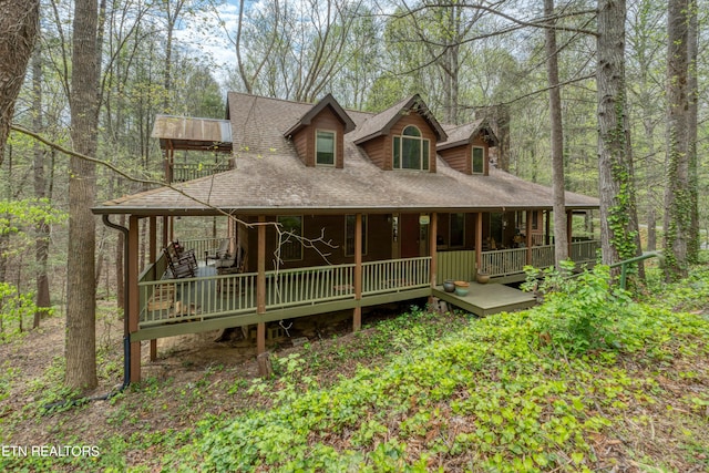 view of front facade featuring a deck