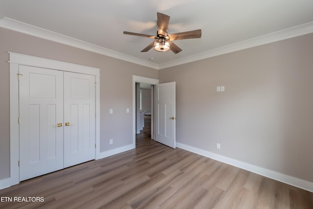 unfurnished bedroom featuring ceiling fan, light hardwood / wood-style floors, and crown molding