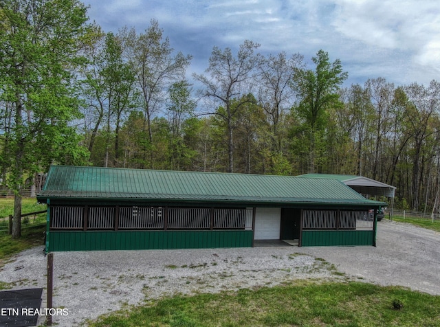 view of front of property with an outdoor structure