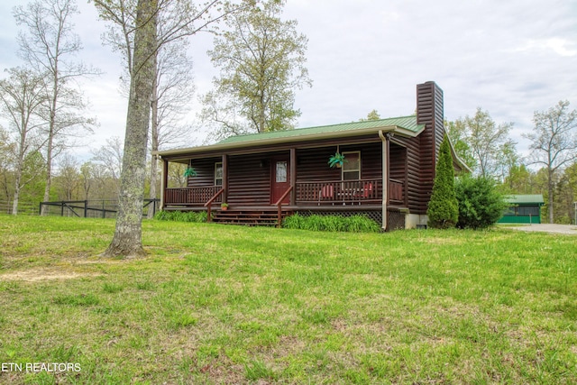 back of house featuring a lawn