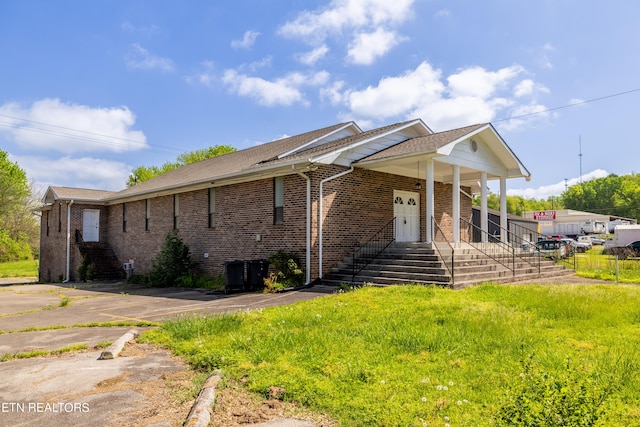 view of front of property