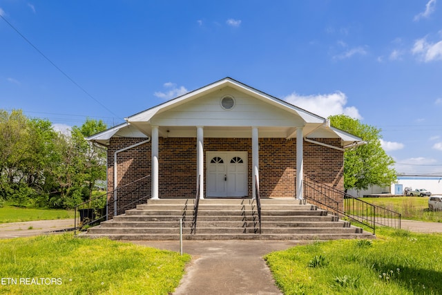 view of front of house