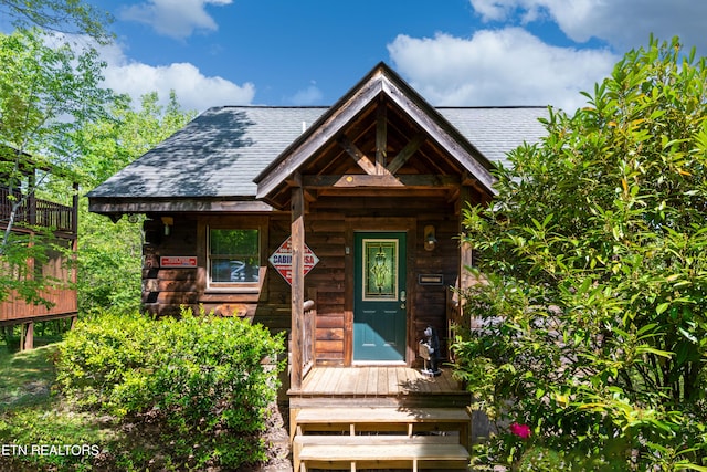 view of front of property