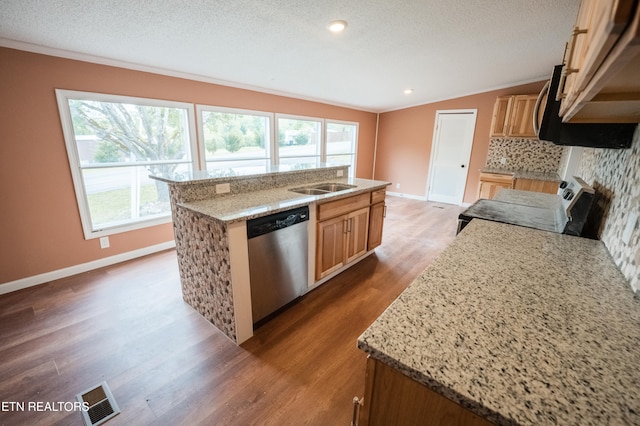 kitchen featuring range, hardwood / wood-style floors, dishwasher, a textured ceiling, and an island with sink