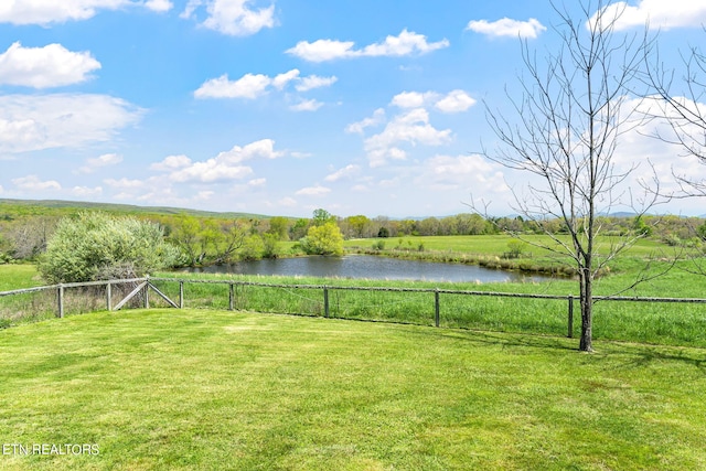 view of yard featuring a water view