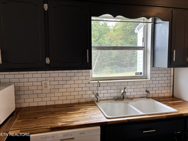 kitchen with tasteful backsplash, a wealth of natural light, sink, and dishwasher