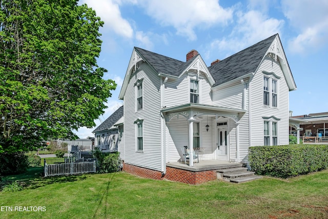 view of front of home with a front yard