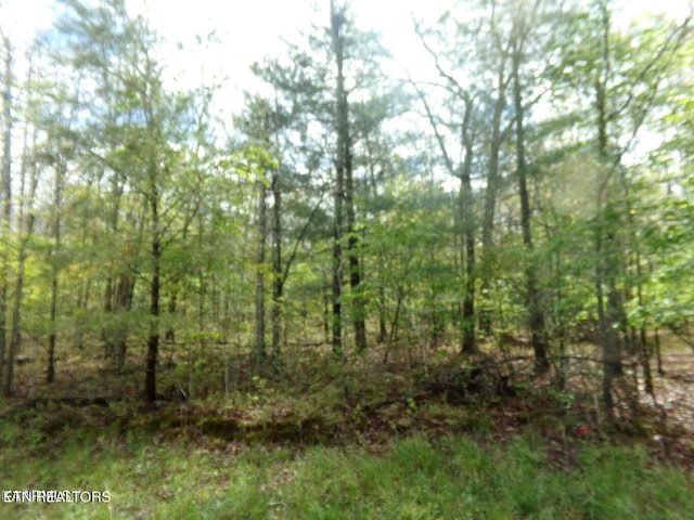 Listing photo 2 for 3006 Nacoma Dr, Crossville TN 38572