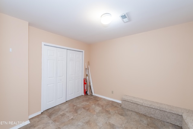 unfurnished bedroom featuring a closet, visible vents, and baseboards