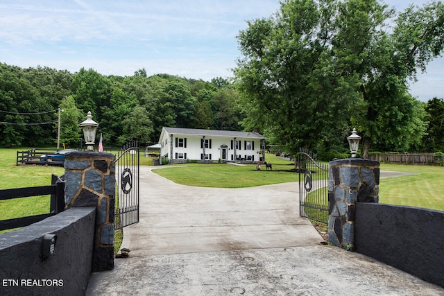 view of front of home with a front lawn