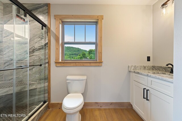 3119 Burns Rd, Sevierville, TN 37862 - full bathroom featuring wood finished floors, baseboards, vanity, toilet, and a shower stall