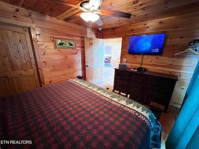 unfurnished bedroom featuring ceiling fan