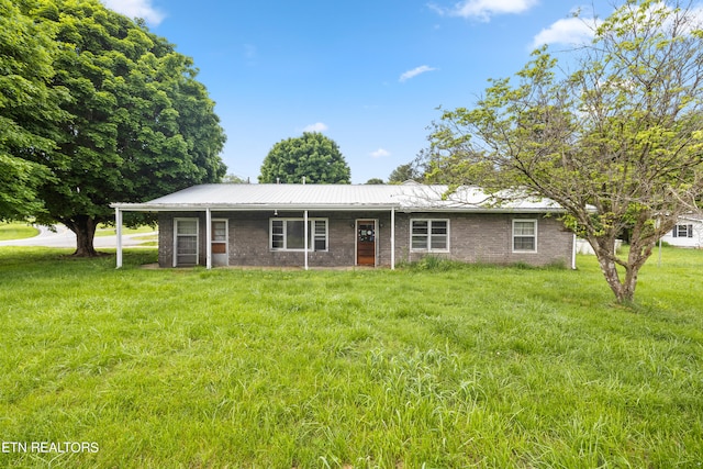 single story home featuring a front yard