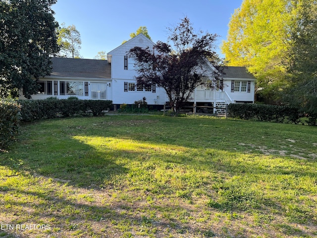 view of front facade with a front yard