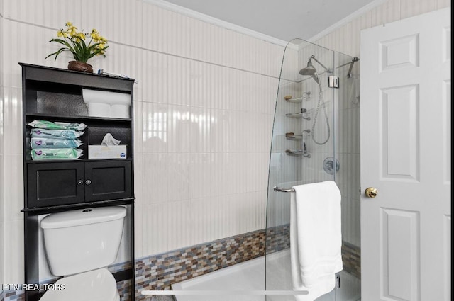 bathroom with a shower with door, toilet, and ornamental molding