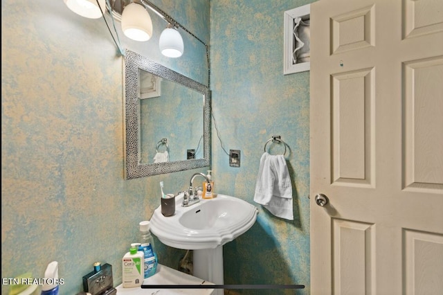 bathroom featuring sink