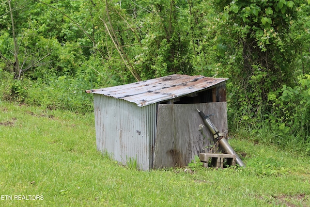 view of outdoor structure