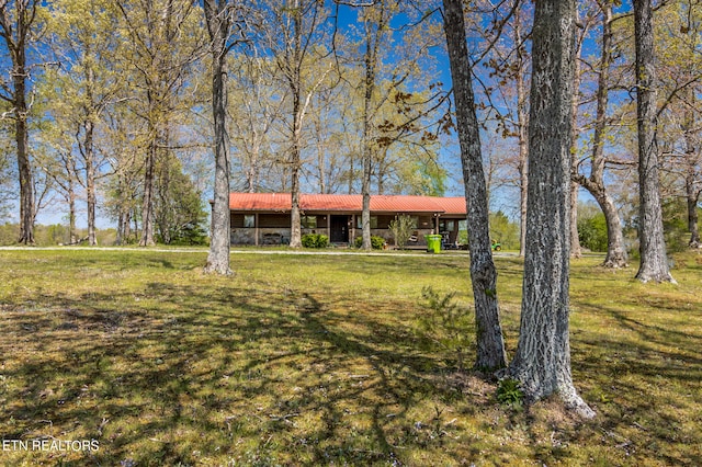 ranch-style home with a front yard