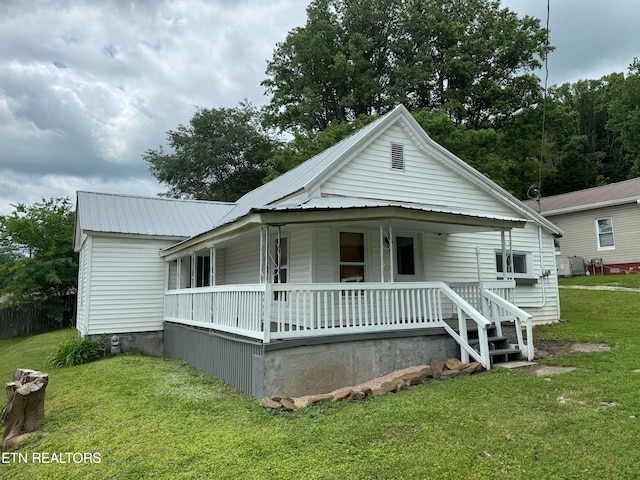 view of front of home with a front lawn and covered porch