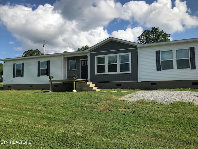 manufactured / mobile home with a front lawn