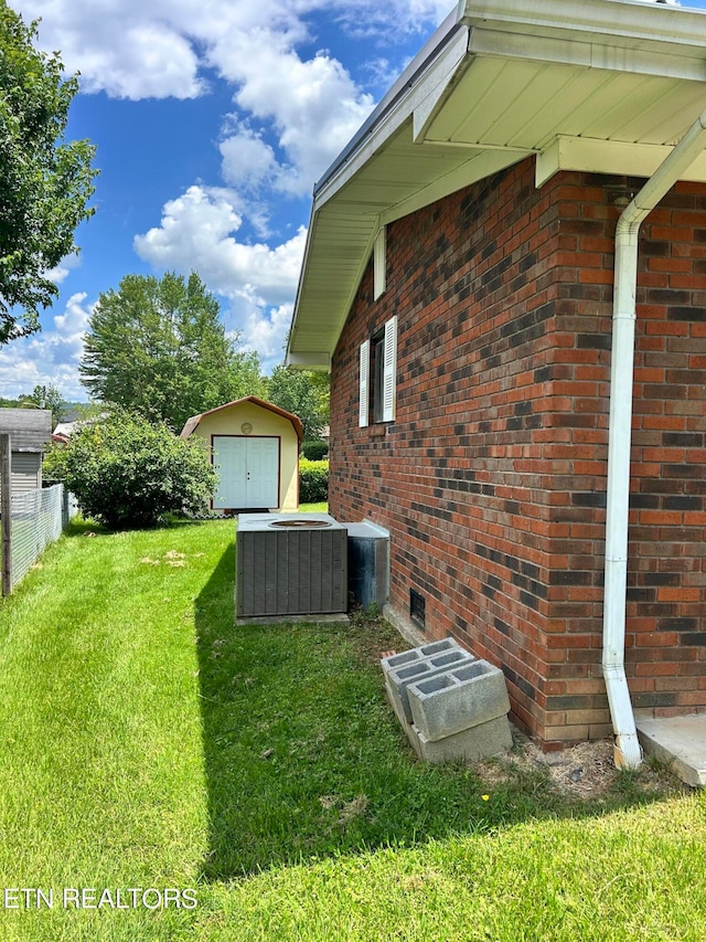 view of yard featuring cooling unit and a storage unit