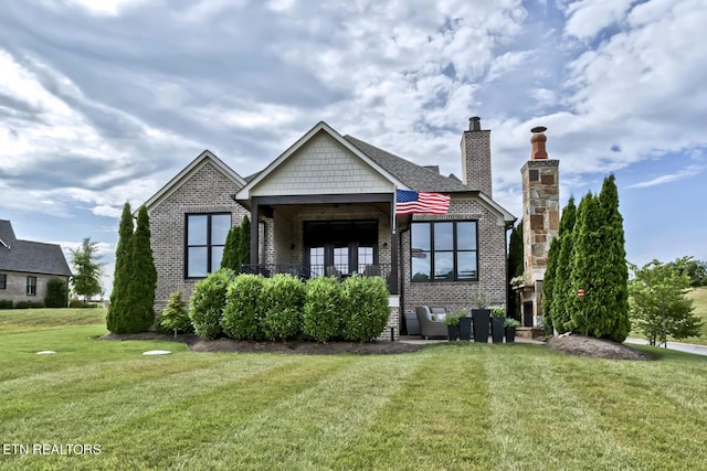 view of front of property with a front lawn