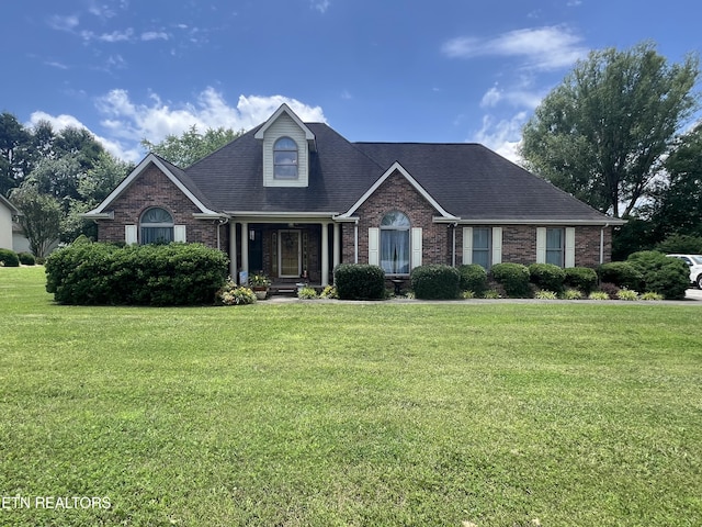 view of front of home featuring a front lawn