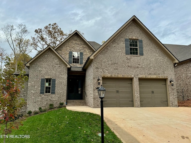 view of front of property featuring a front lawn and a garage