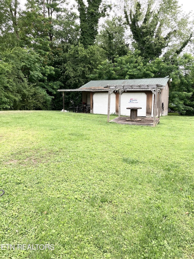 view of yard with a garage and an outdoor structure