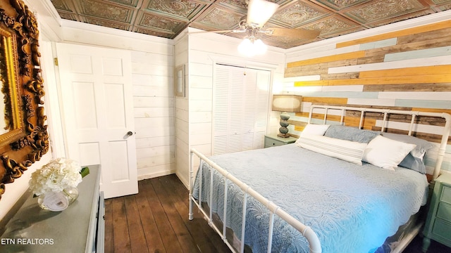 2109 Key Way, Sevierville, TN 37876 - bedroom with an ornate ceiling, wood walls, dark wood-style floors, a closet, and ceiling fan
